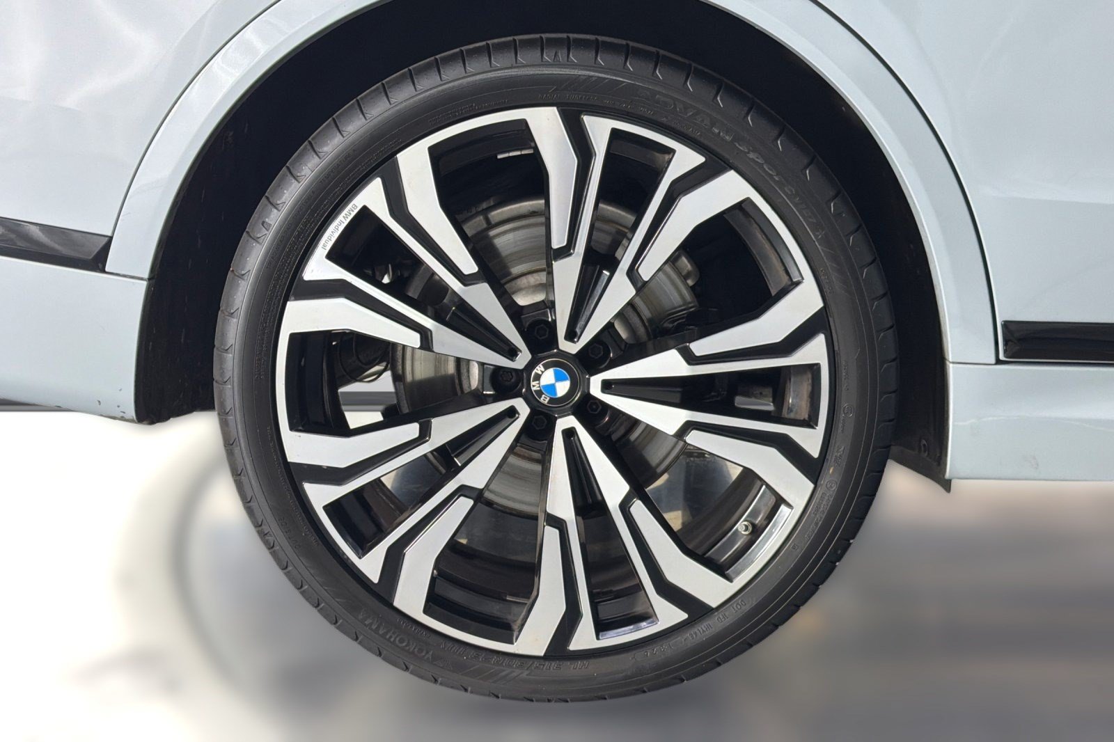 Used 2024 BMW X7 xDrive40i w/ M Sport Package AWD/4WD image 13