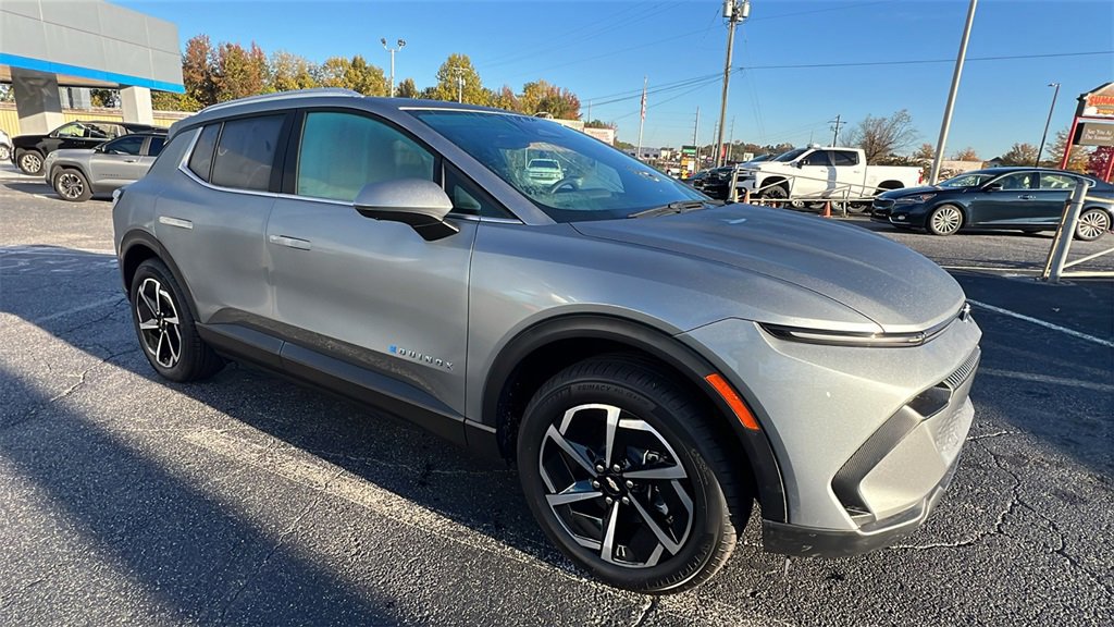 New 2026 Chevrolet Equinox EV LT image 3