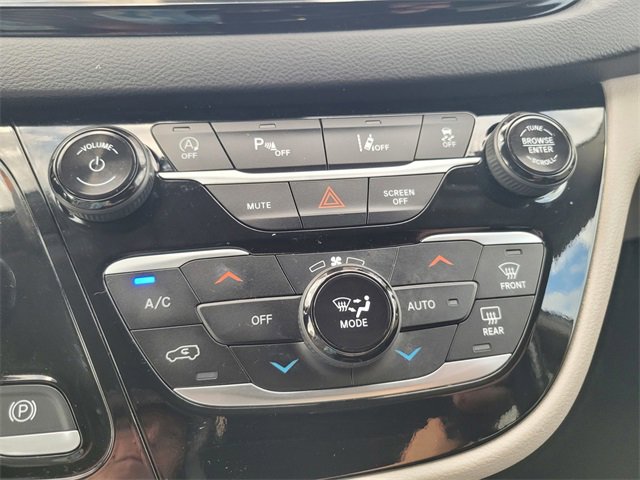 Used 2024 Chrysler Pacifica Touring-L image 24