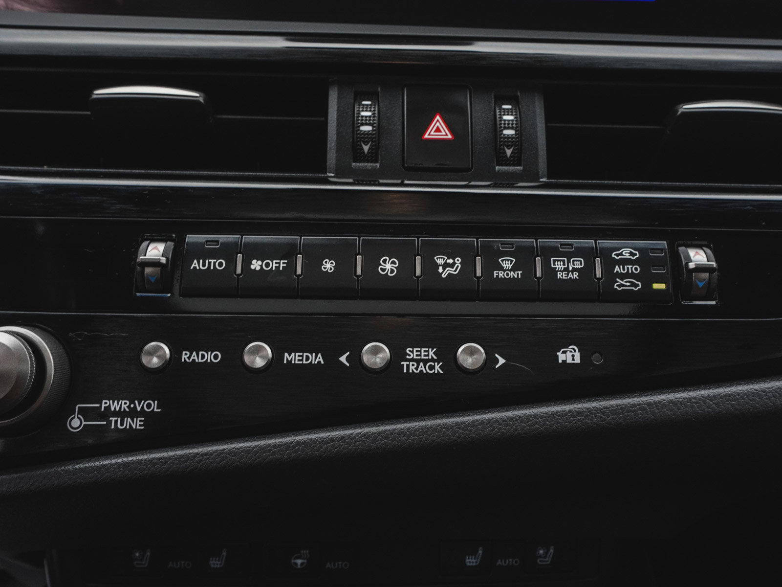 Used 2023 Lexus ES 250 w/ Premium Package image 18