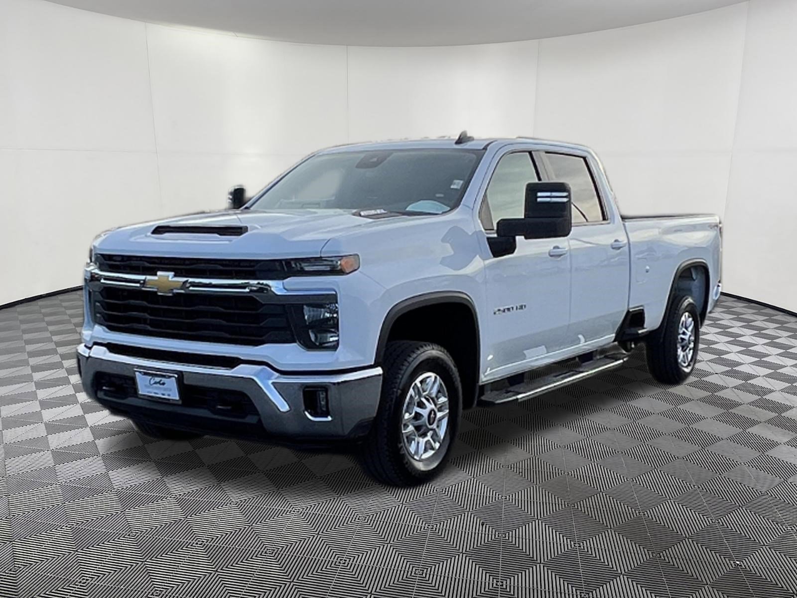 Used 2025 Chevrolet Silverado 2500 LT w/ Convenience Package image 3