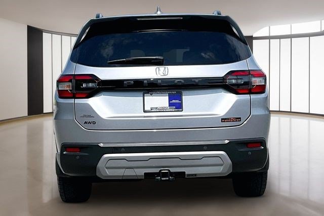 Certified 2025 Honda Pilot TrailSport image 5