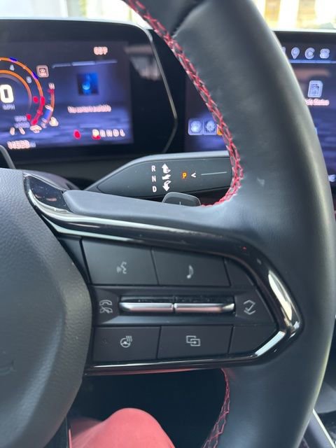 Used 2024 Chevrolet Traverse RS image 40