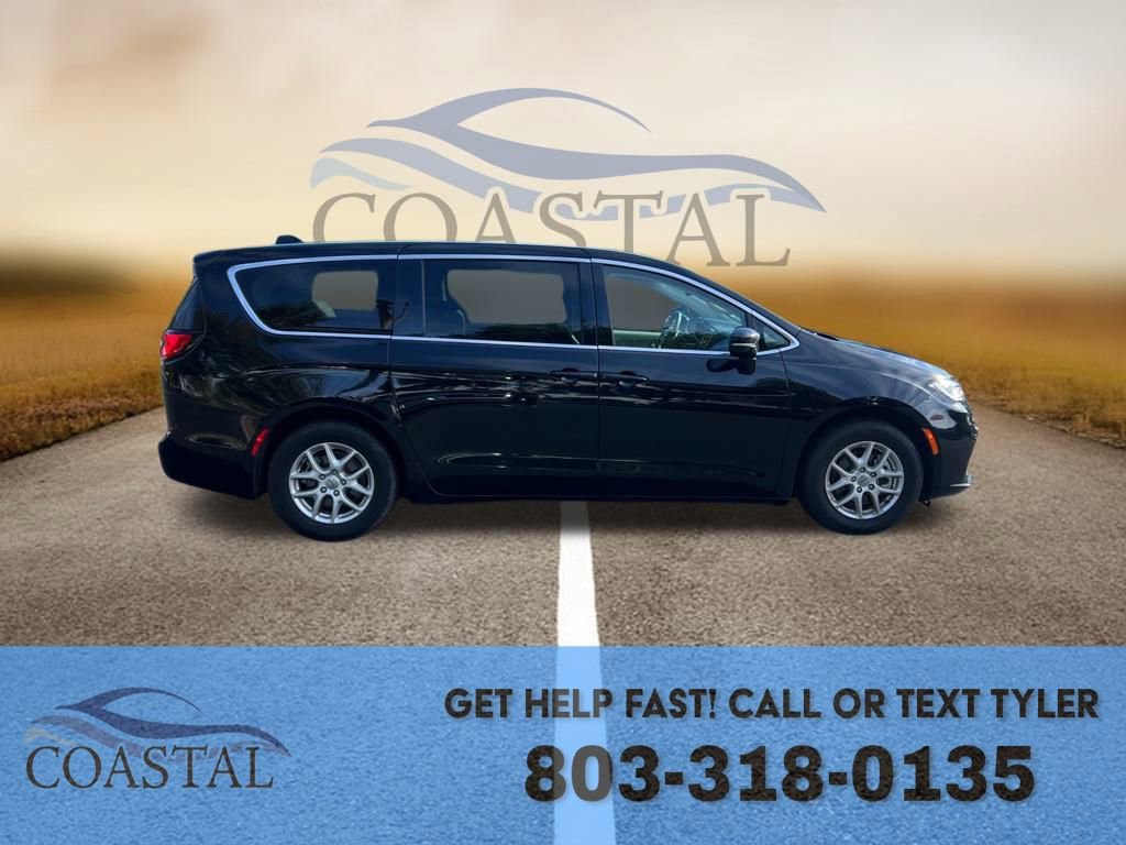 Used 2024 Chrysler Pacifica Touring-L FWD image 4