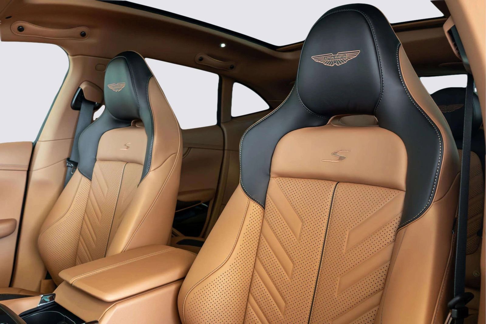 New 2026 Aston Martin DBX S AWD/4WD image 18