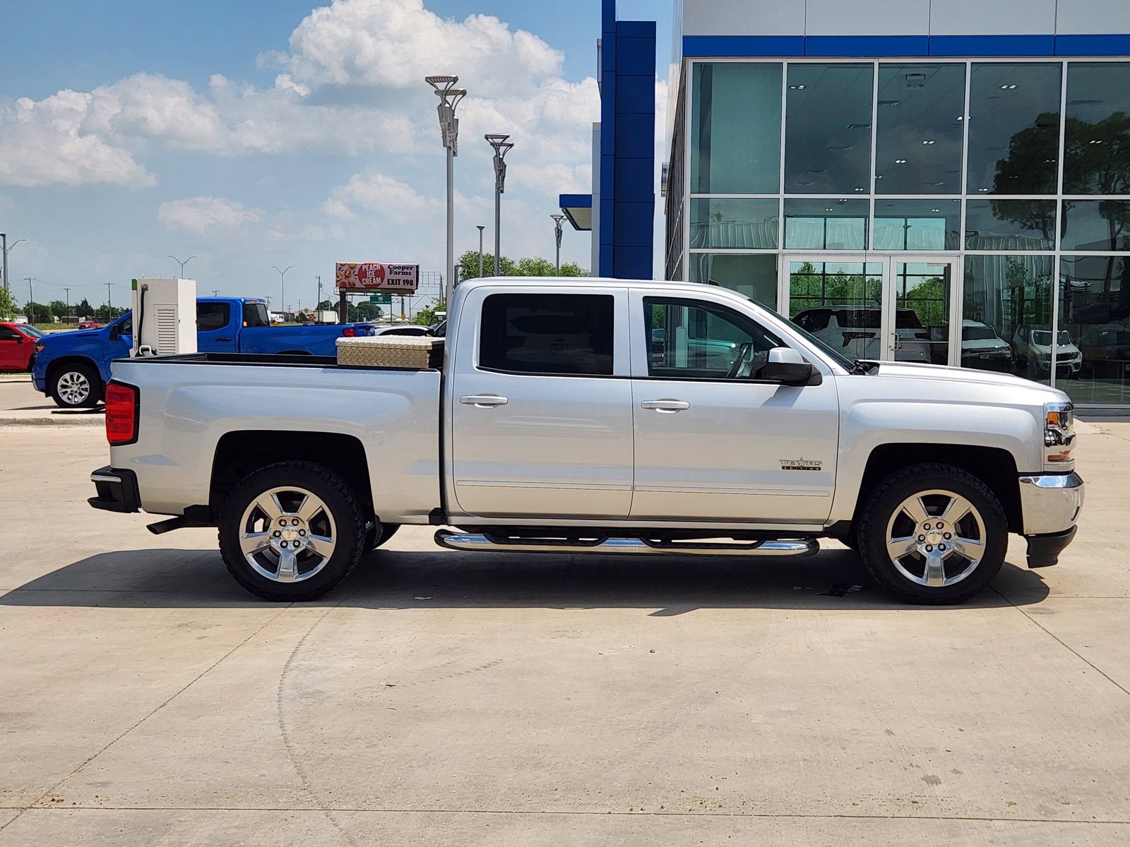 Used 2018 Chevrolet Silverado 1500 LT w/ Texas Edition RWD image 7