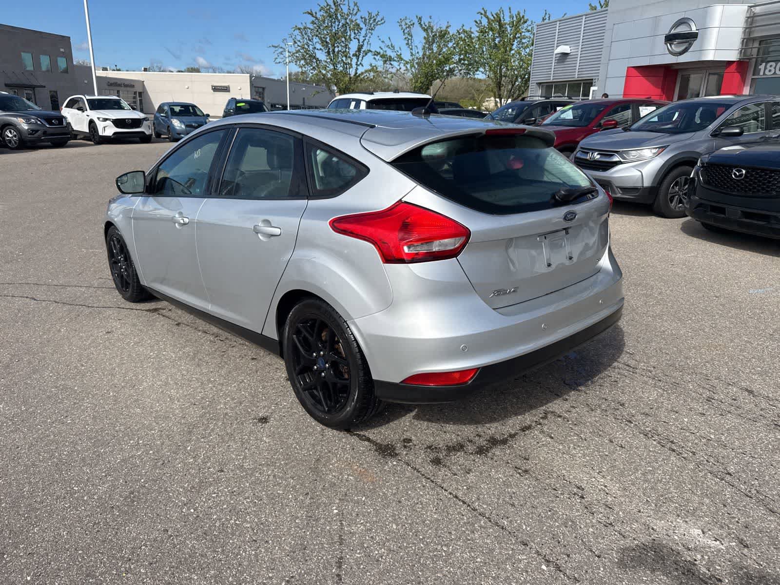 Used 2016 Ford Focus SE w/ Equipment Group 201A FWD image 7