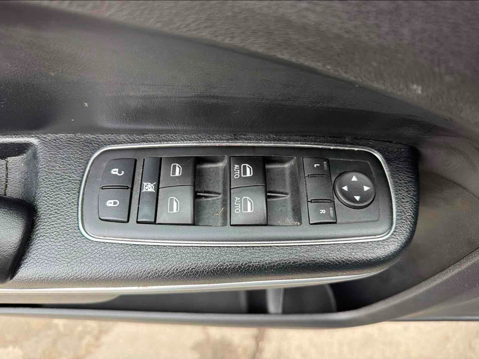 Used 2015 Chrysler 300 Limited w/ Driver Convenience Group image 12