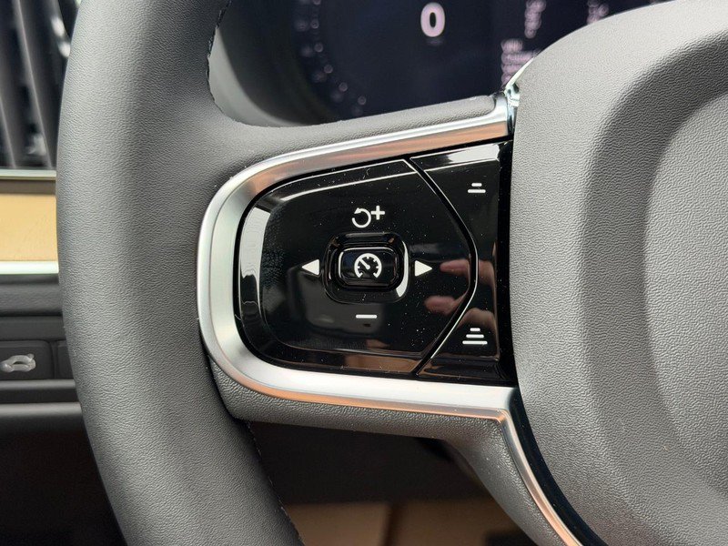 New 2026 Volvo XC60 T8 Ultra w/ Protection Package Premier AWD/4WD image 11