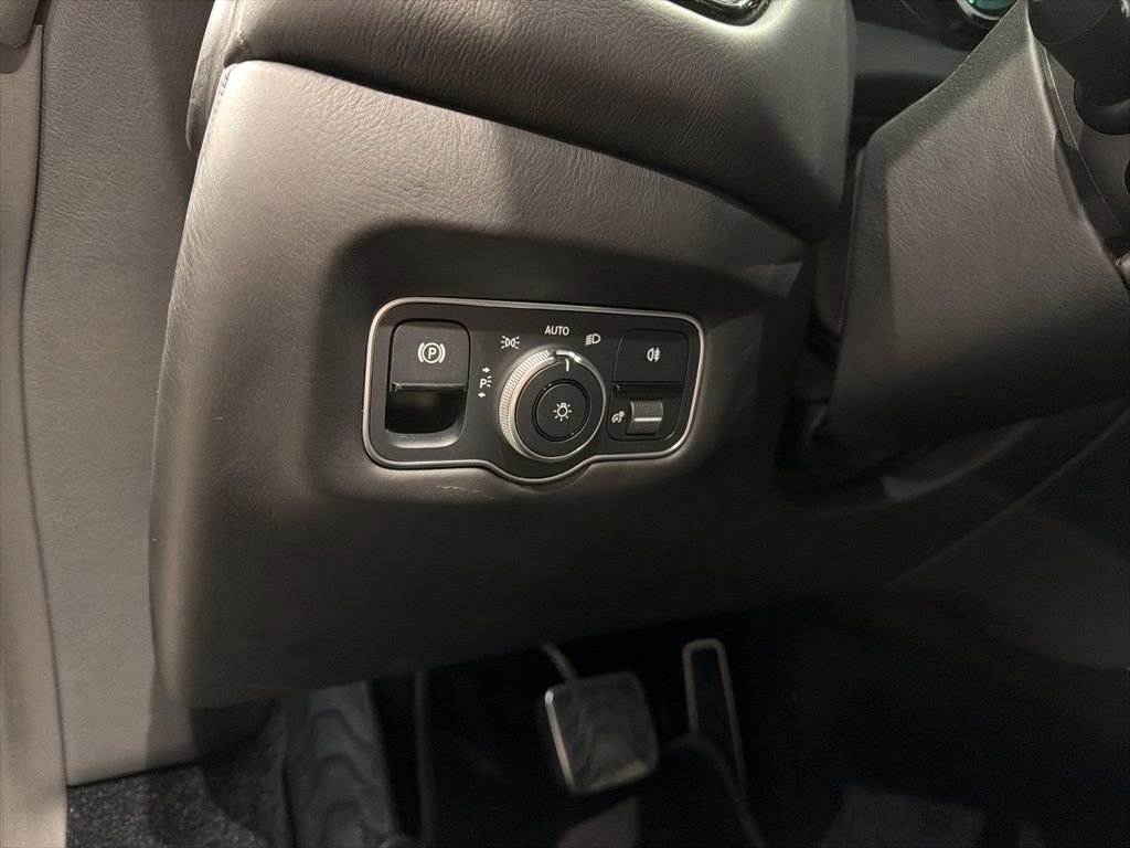 Used 2020 Aston Martin V8 Vantage Coupe image 14