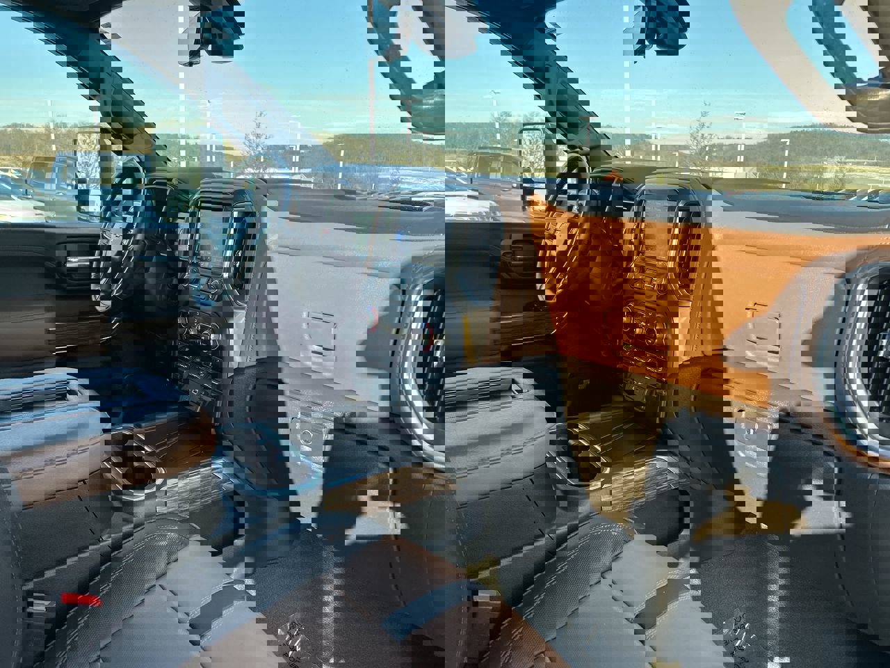 Used 2022 Chevrolet Silverado 2500 High Country w/ Z71 Off-Road Package image 17