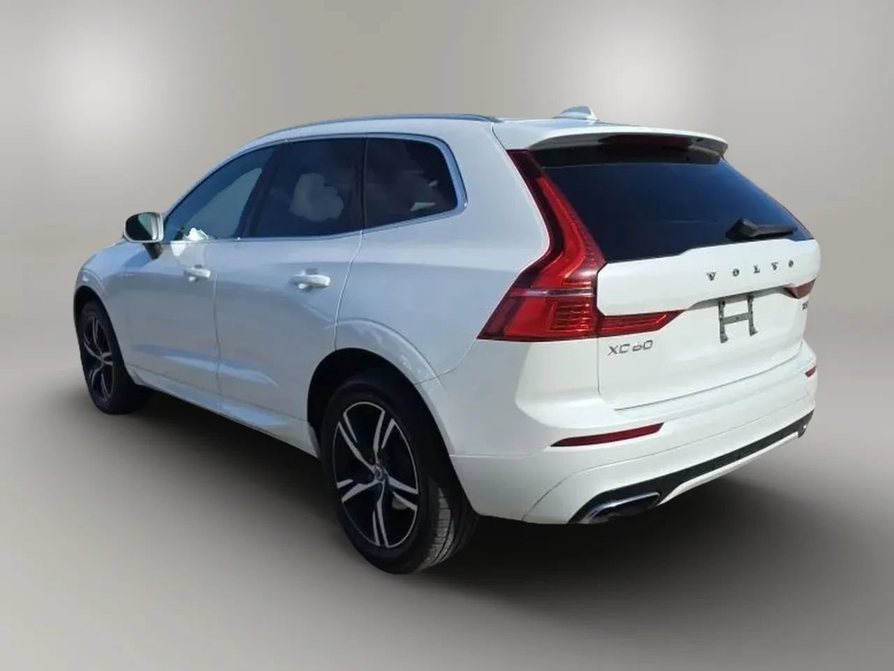 Used 2018 Volvo XC60 T5 R-Design w/ Protection Package AWD/4WD image 5