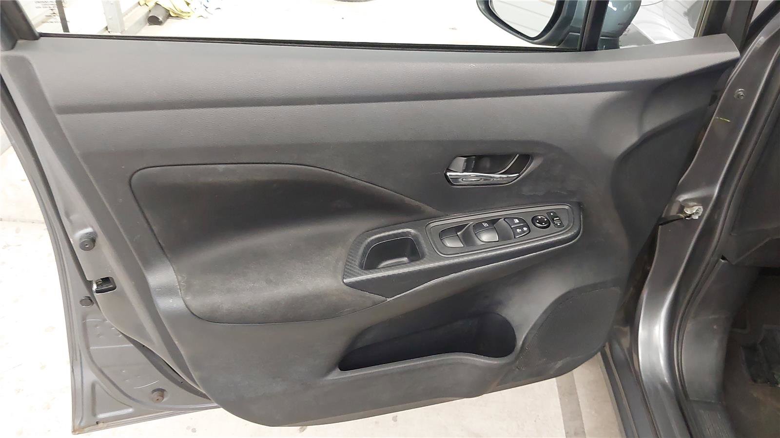 Used 2022 Nissan Versa SV image 21