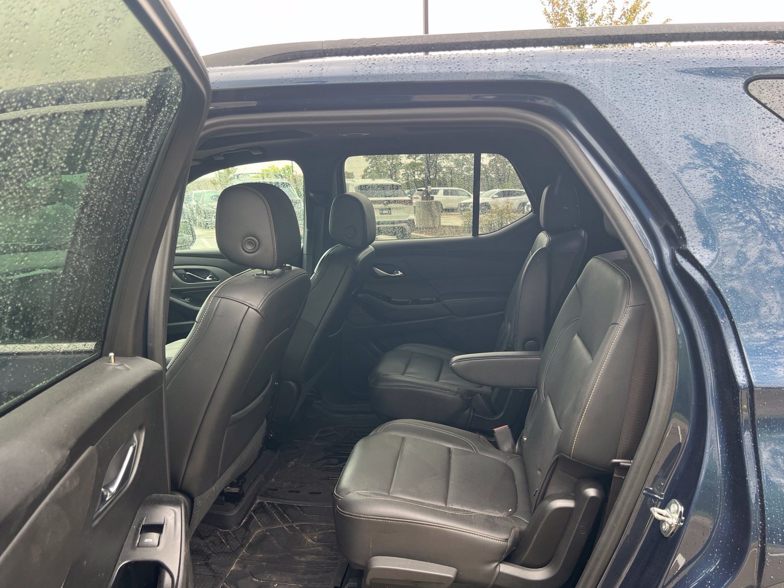 Used 2023 Chevrolet Traverse LT w/ LT Premium Package AWD/4WD image 18