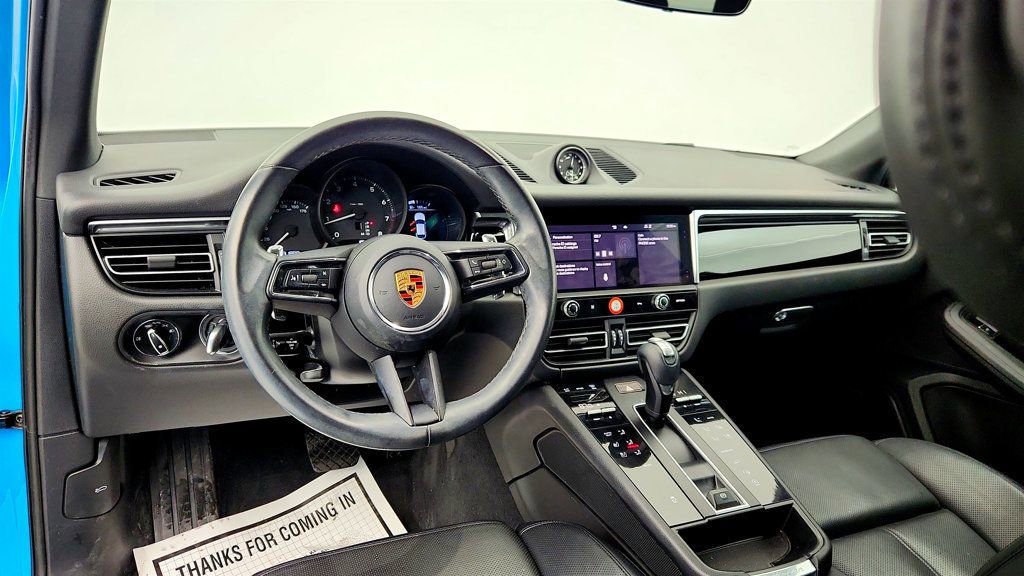 Used 2022 Porsche Macan w/ Premium Package Plus image 11