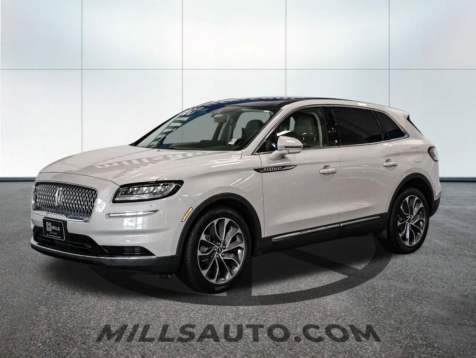 Used 2022 Lincoln Nautilus Reserve AWD/4WD image 2