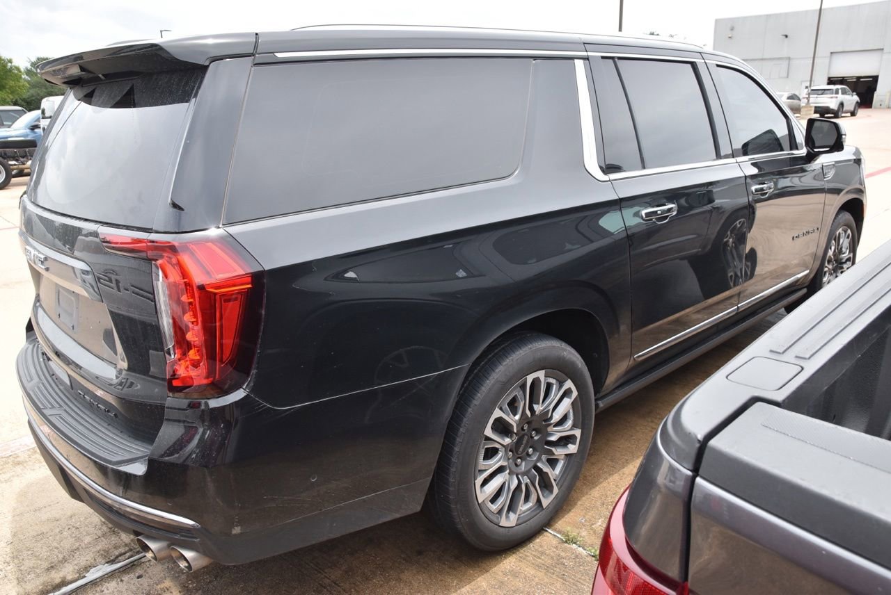 Used 2023 GMC Yukon XL Denali Ultimate w/ LPO, Floor Liner Package AWD/4WD image 6