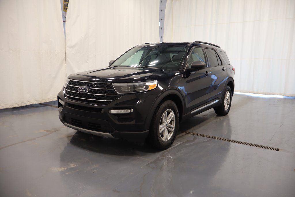 Used 2022 Ford Explorer XLT w/ Equipment Group 202A image 5