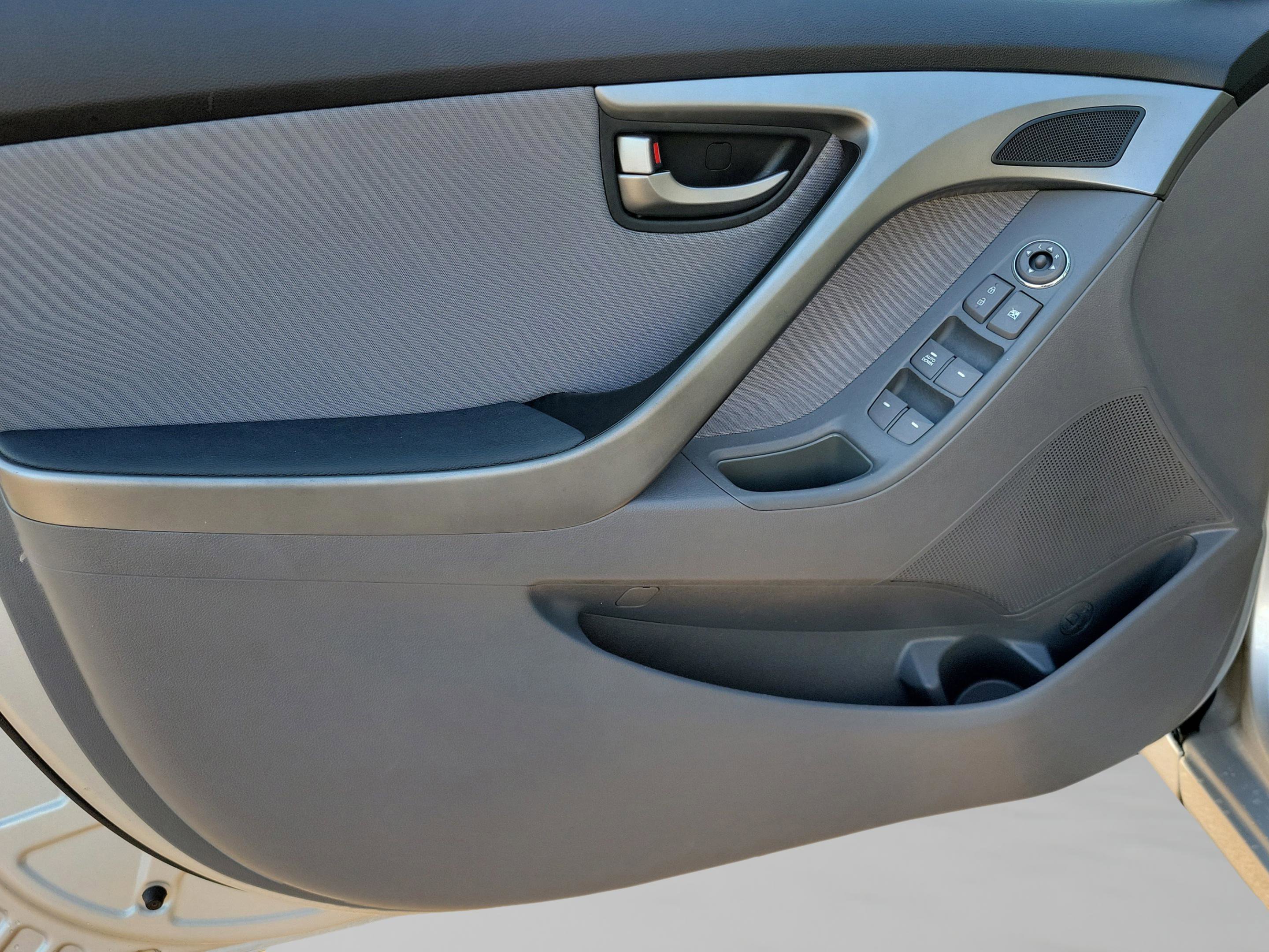 Used 2013 Hyundai Elantra GLS w/ Preferred Pkg image 17