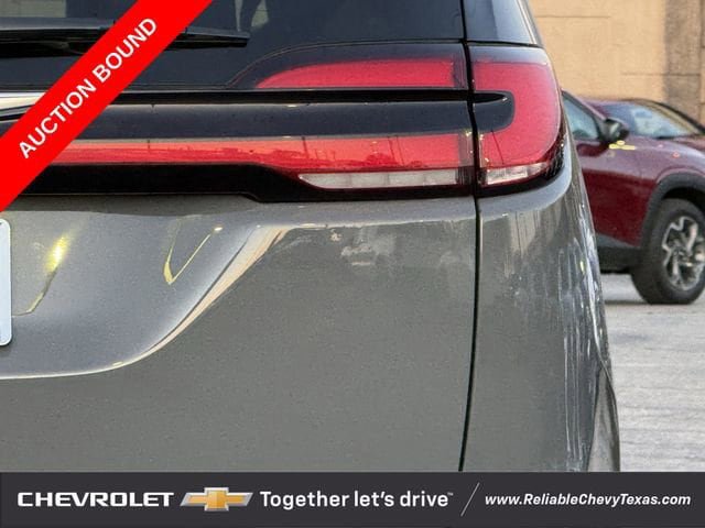 Used 2025 Chrysler Pacifica Select FWD image 7