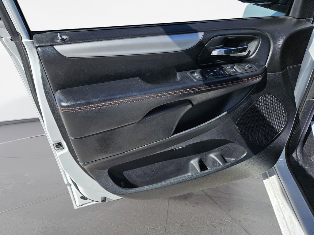 Used 2019 Dodge Grand Caravan GT image 21