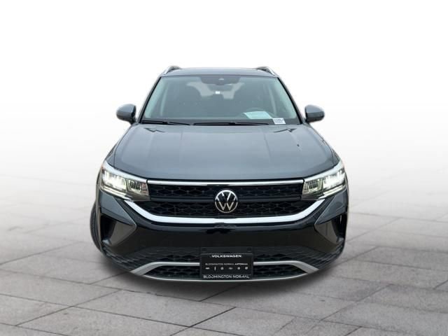 Used 2024 Volkswagen Taos SE image 2