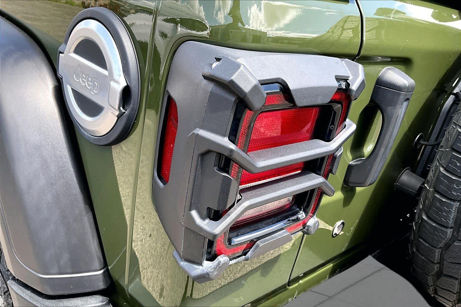 Used 2021 Jeep Wrangler Sport AWD/4WD image 28
