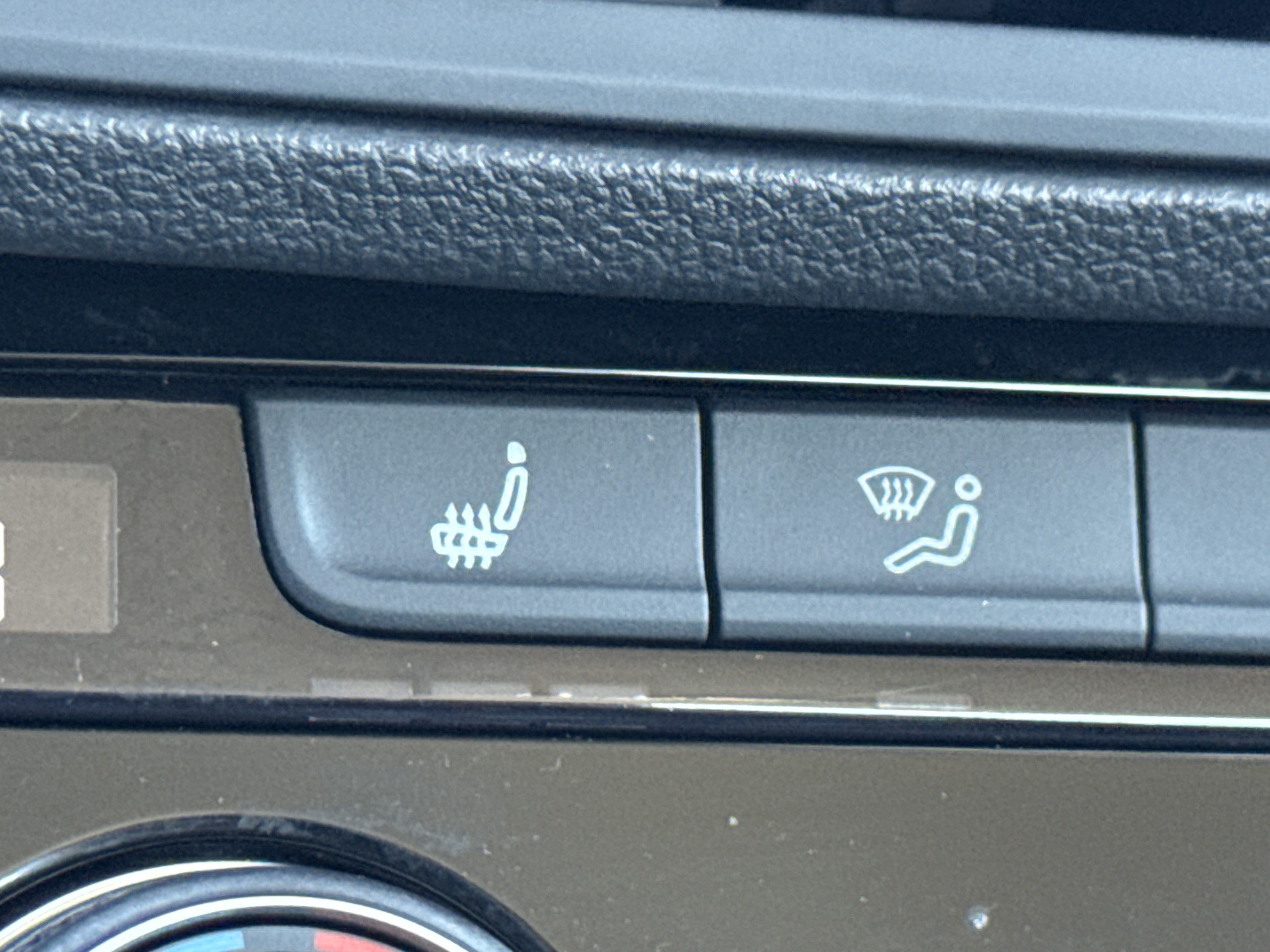 Certified 2023 Volkswagen Jetta SE FWD image 14