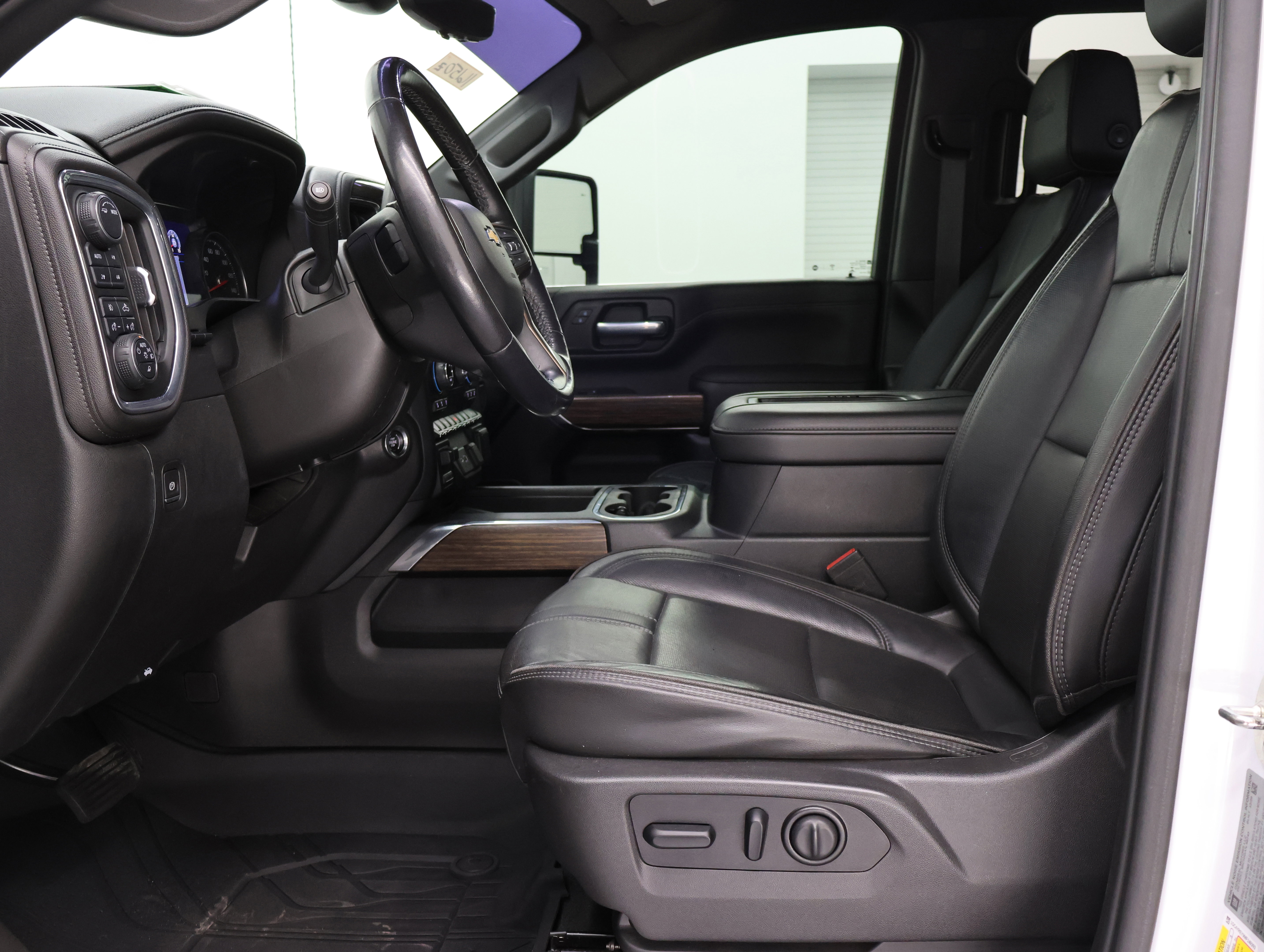 Used 2021 Chevrolet Silverado 2500 High Country w/ Z71 Off-Road Package image 8