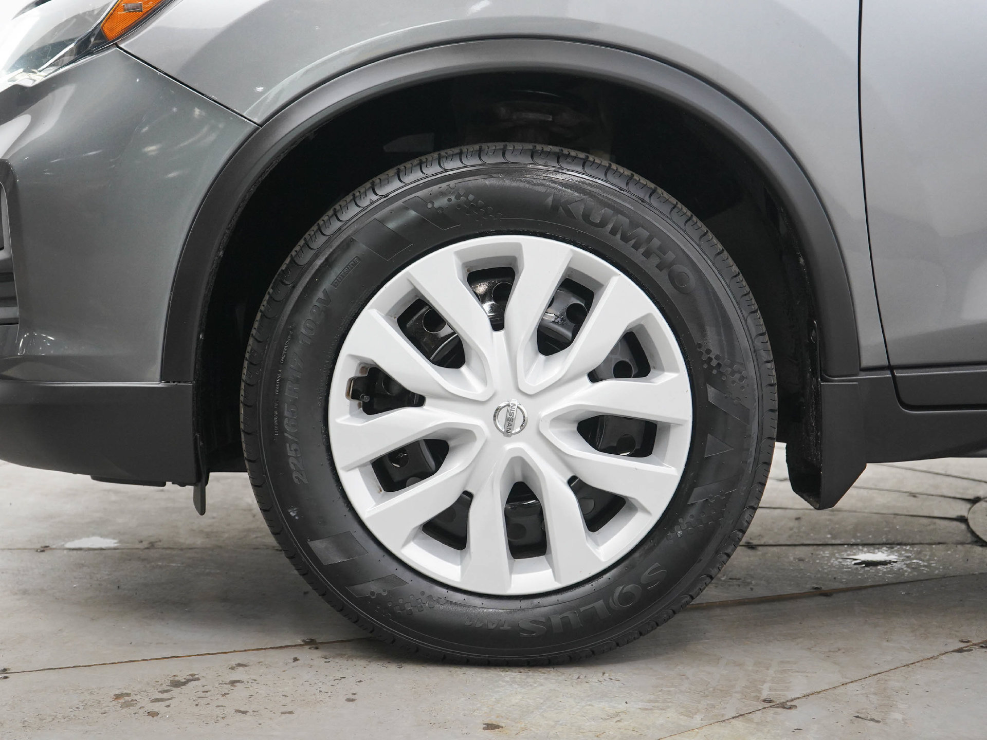 Used 2018 Nissan Rogue S AWD/4WD image 26