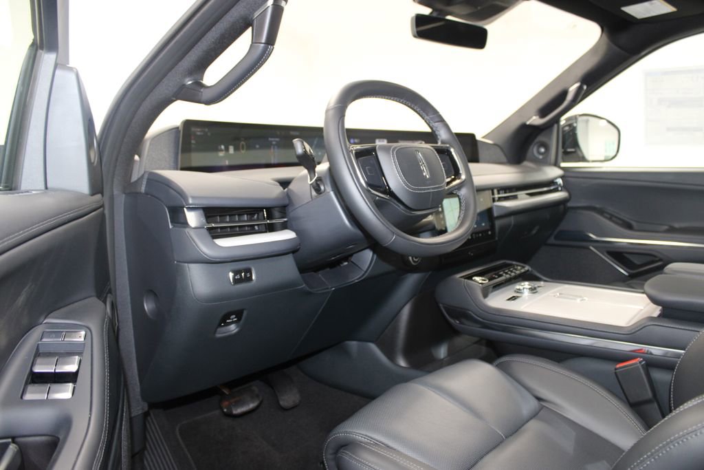 Used 2025 Lincoln Navigator Reserve w/ Jet Appearance Package image 27