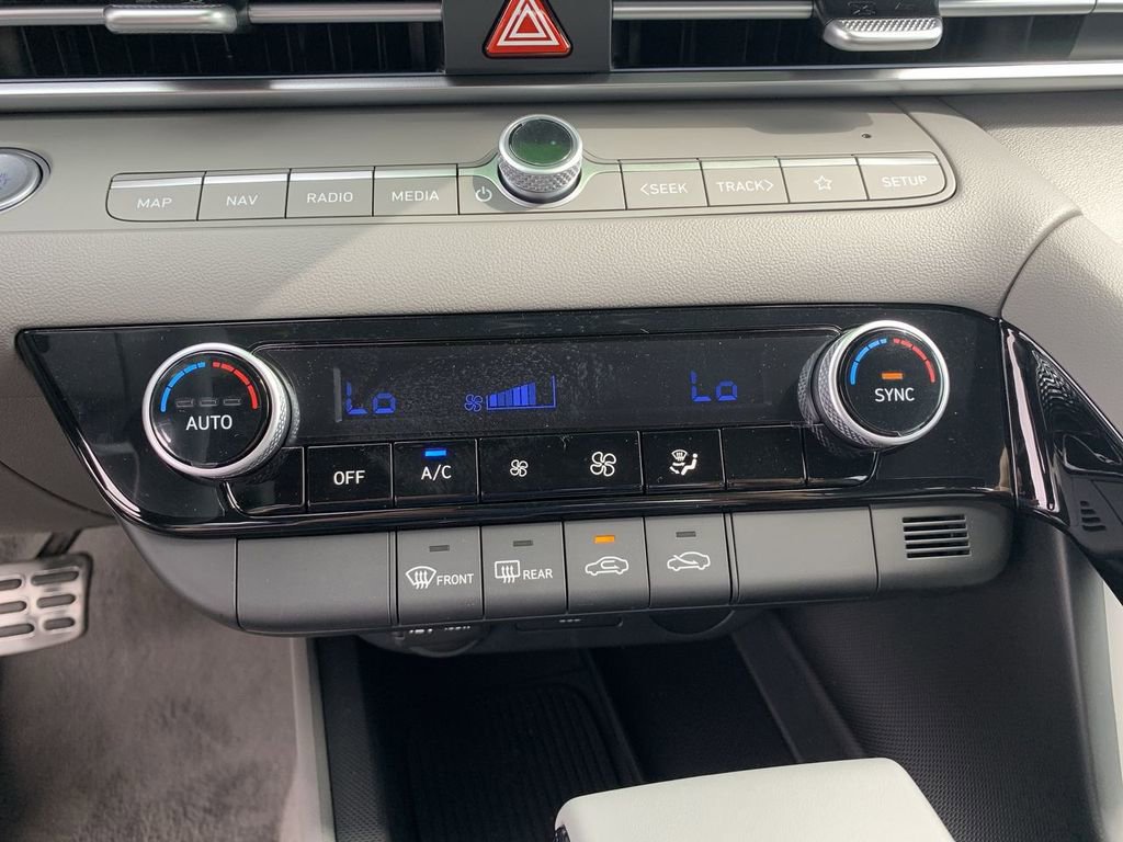 New 2025 Hyundai Elantra SEL FWD image 20