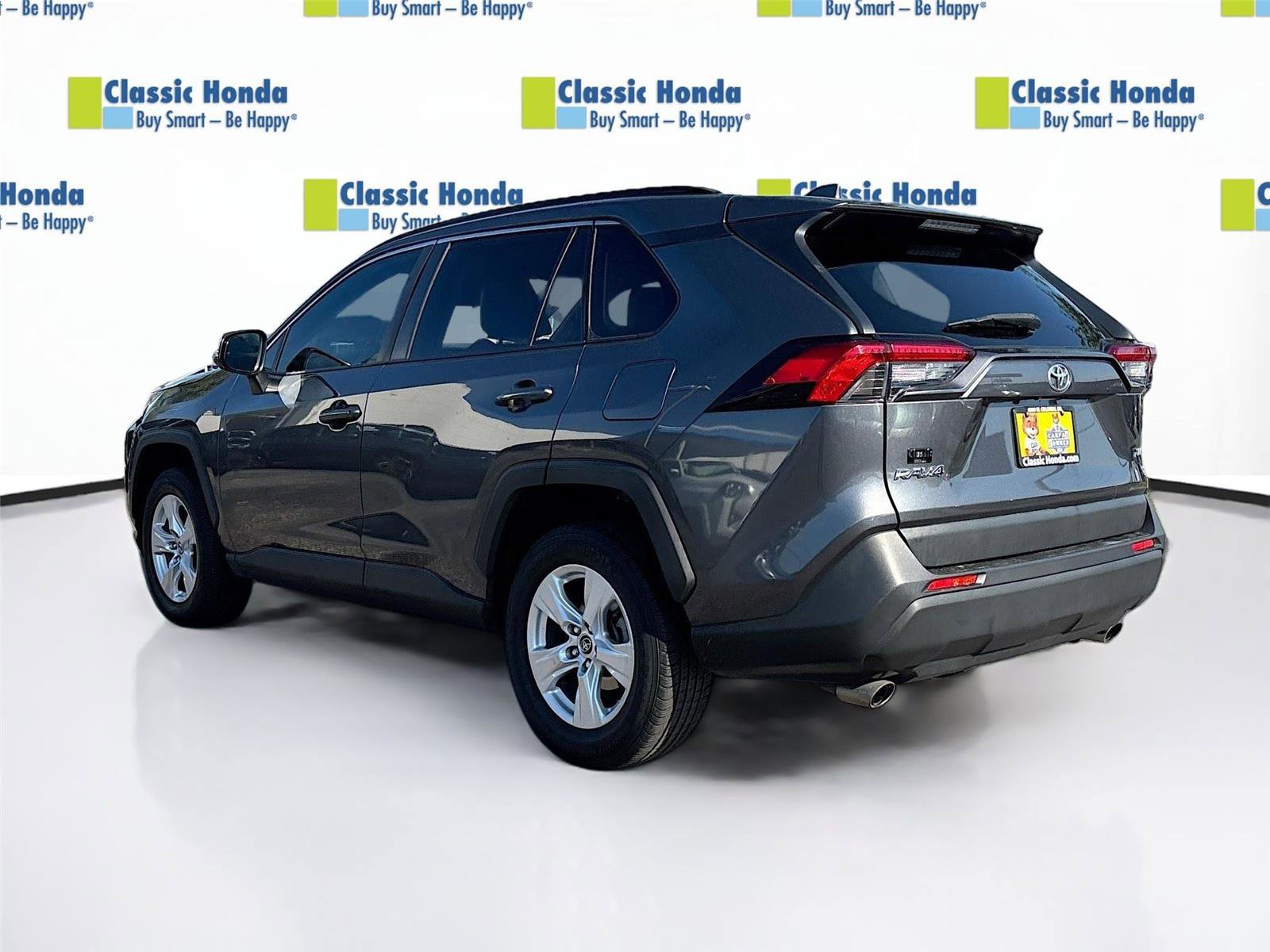 Used 2019 Toyota RAV4 XLE FWD image 5