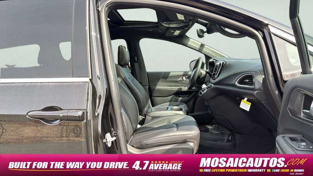 New 2026 Chrysler Pacifica Select AWD/4WD image 11