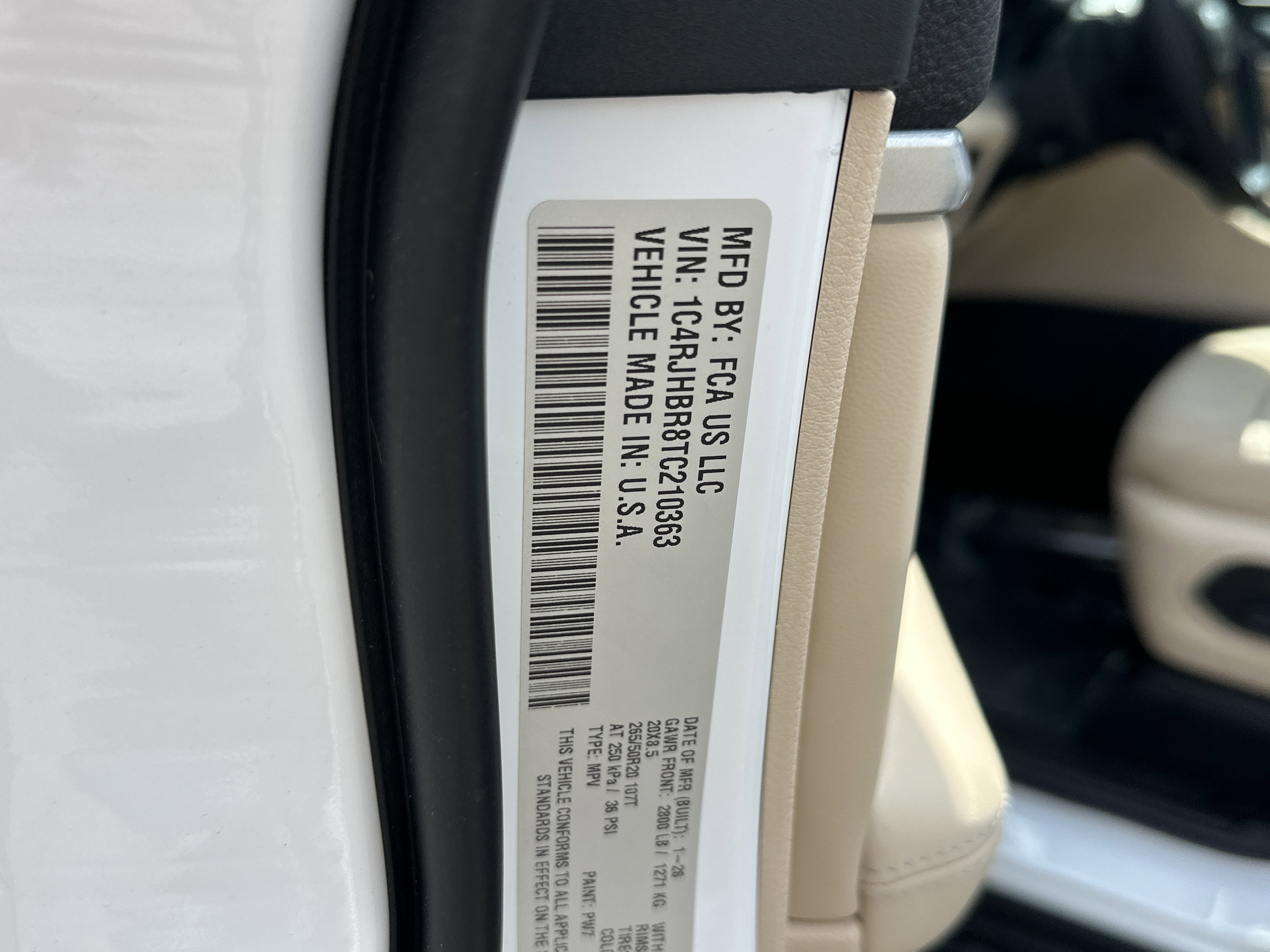 New 2026 Jeep Grand Cherokee Limited w/ Luxury Tech Group II AWD/4WD image 31