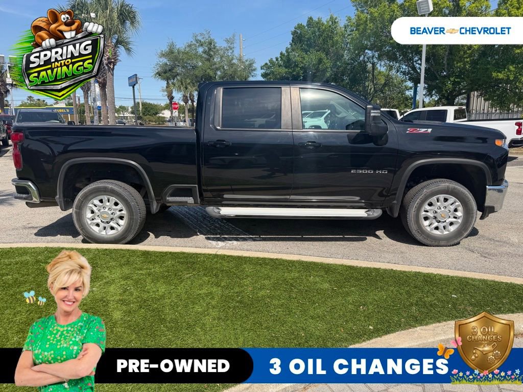 Used 2022 Chevrolet Silverado 2500 LT w/ Convenience Package AWD/4WD image 3