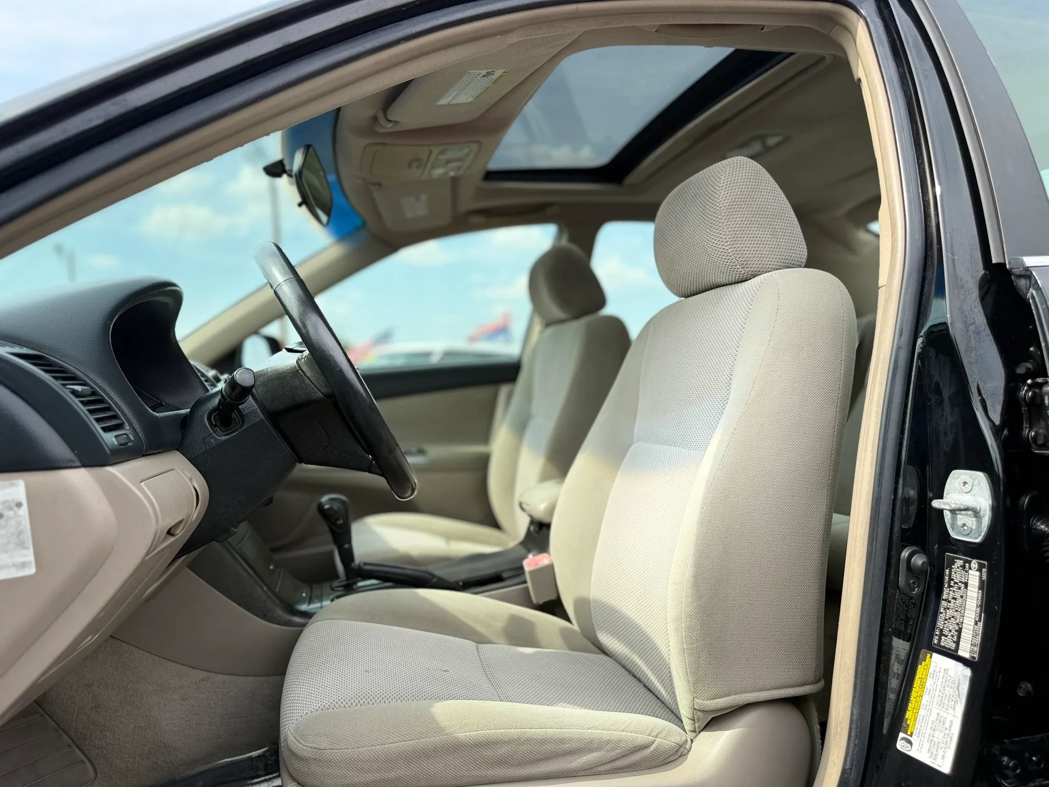 Used 2005 Toyota Camry LE FWD image 9