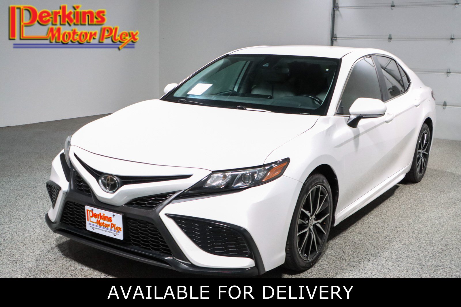 Used 2023 Toyota Camry SE FWD image 1