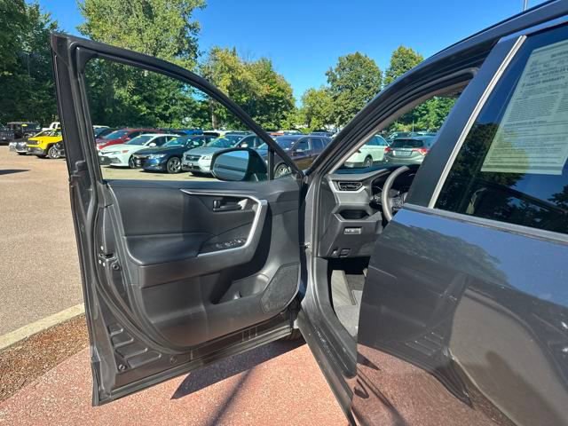 Used 2019 Toyota RAV4 LE w/ Carpet Mat Package image 11