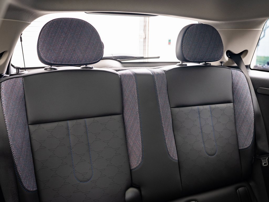 Certified 2025 MINI Cooper 2-Door Hardtop image 32