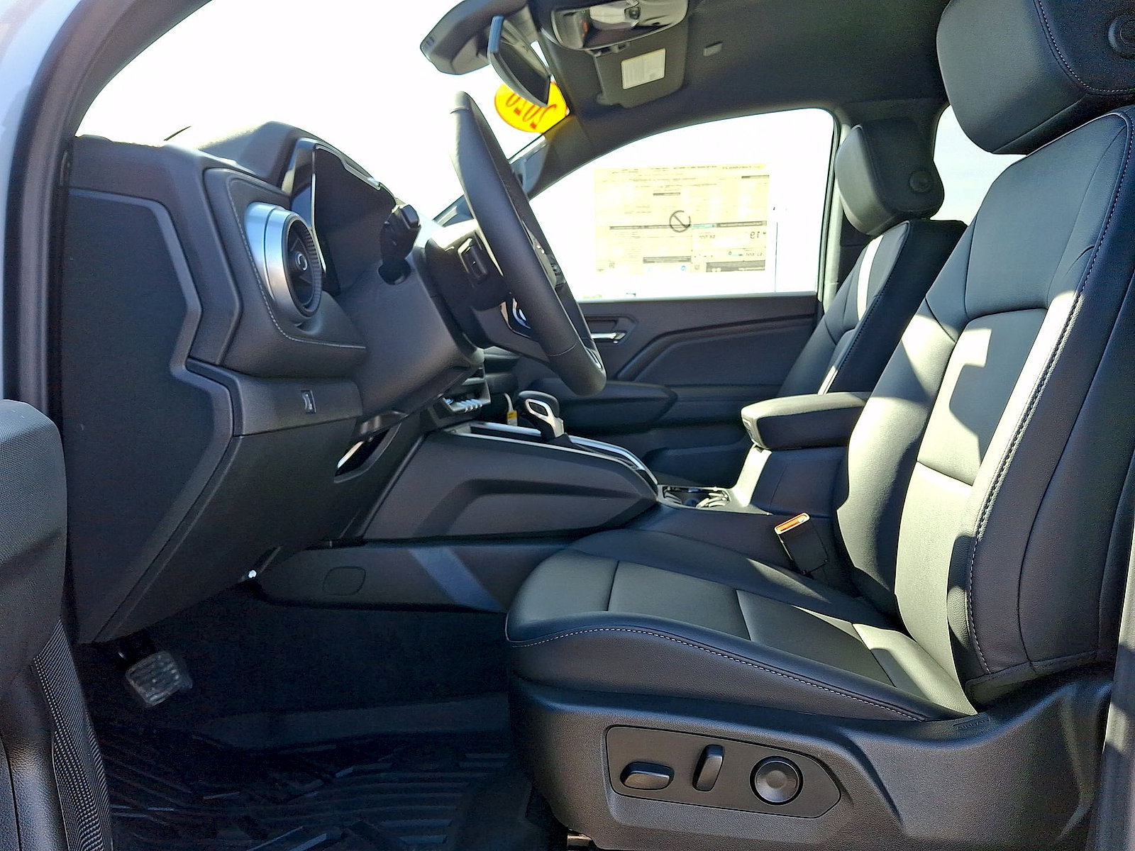 New 2026 Chevrolet Colorado LT w/ LT Convenience Package AWD/4WD image 14