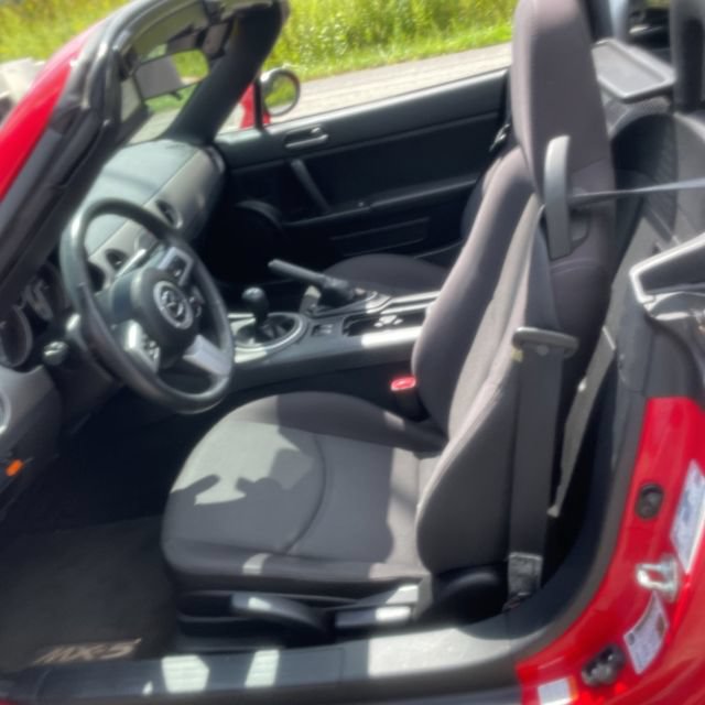 Used 2011 MAZDA MX-5 Miata Sport w/ Convenience Pkg RWD image 5
