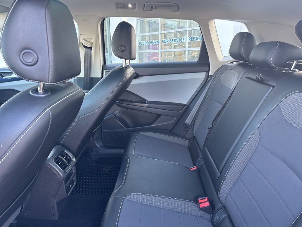 Certified 2022 Volkswagen Taos SE w/ Panoramic Sunroof Package image 9