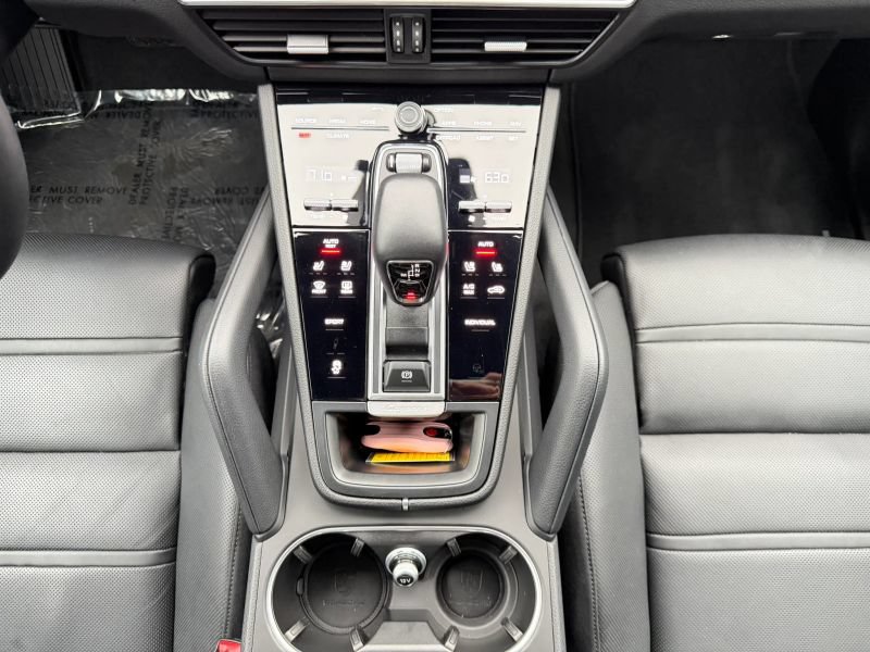 Used 2023 Porsche Cayenne Platinum Edition AWD/4WD image 25