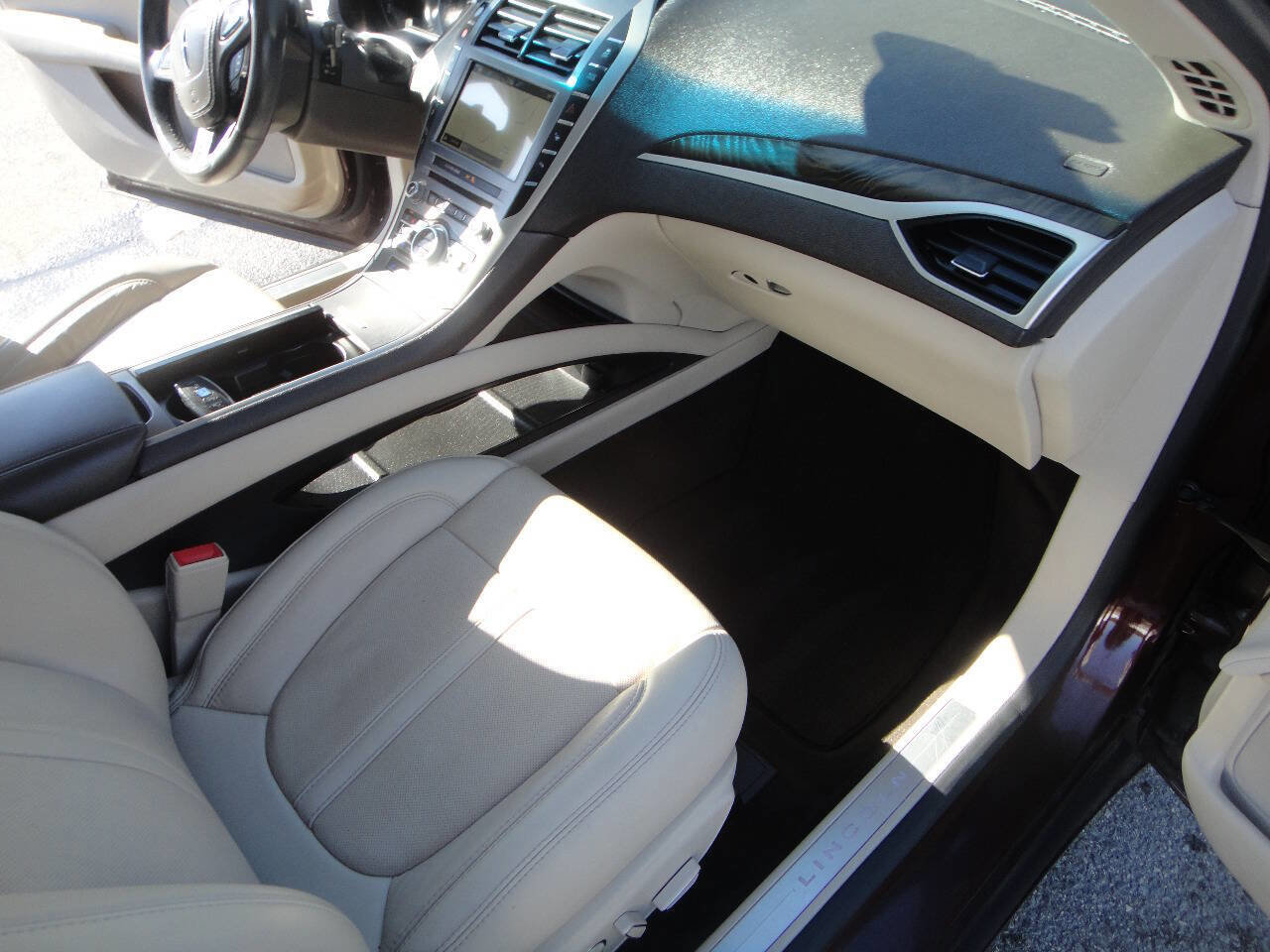 Used 2019 Lincoln MKZ Reserve image 16