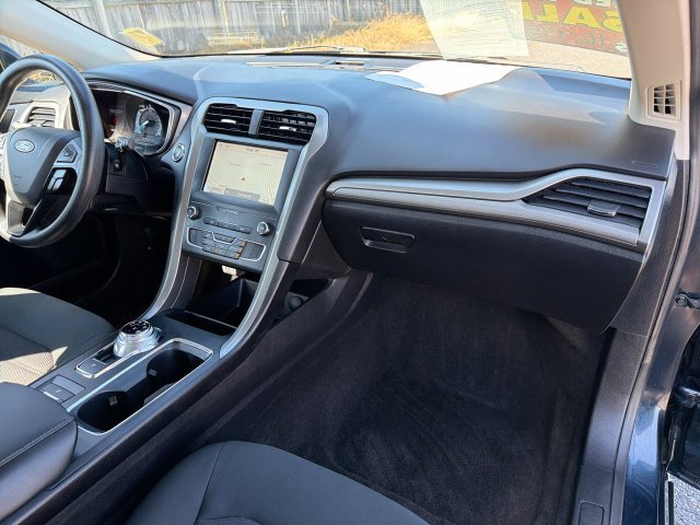 Used 2020 Ford Fusion SE FWD image 30