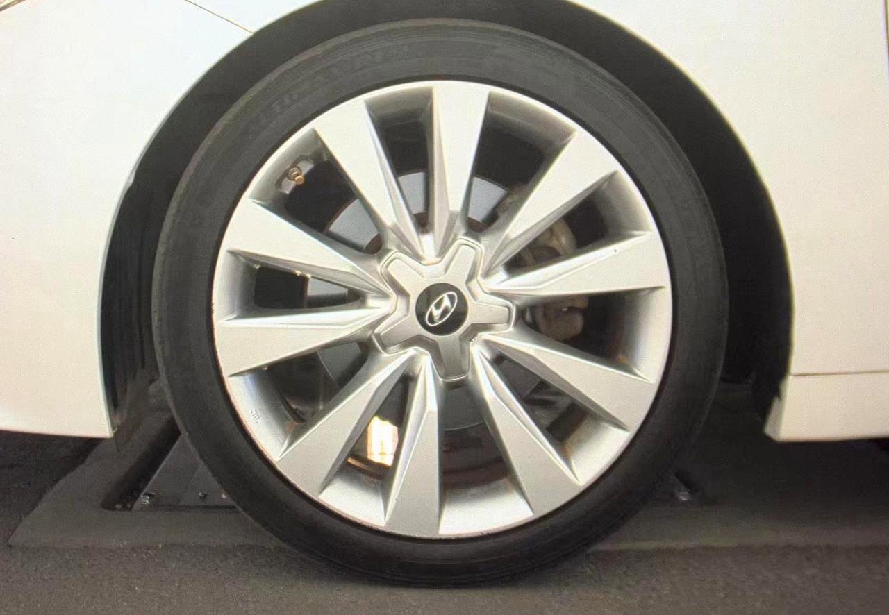 Used 2015 Hyundai Azera Limited FWD image 8