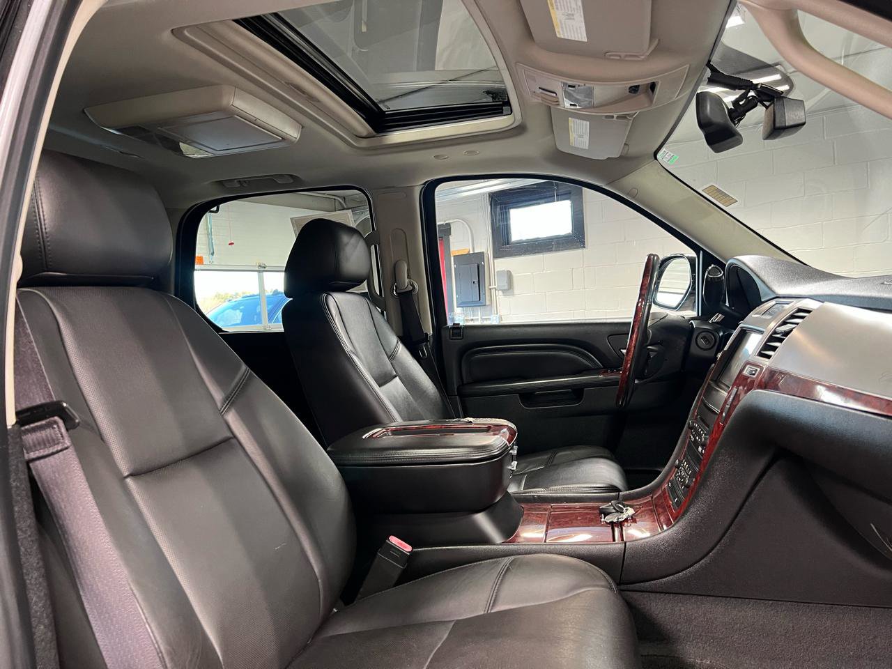 Used 2013 Cadillac Escalade Premium image 11