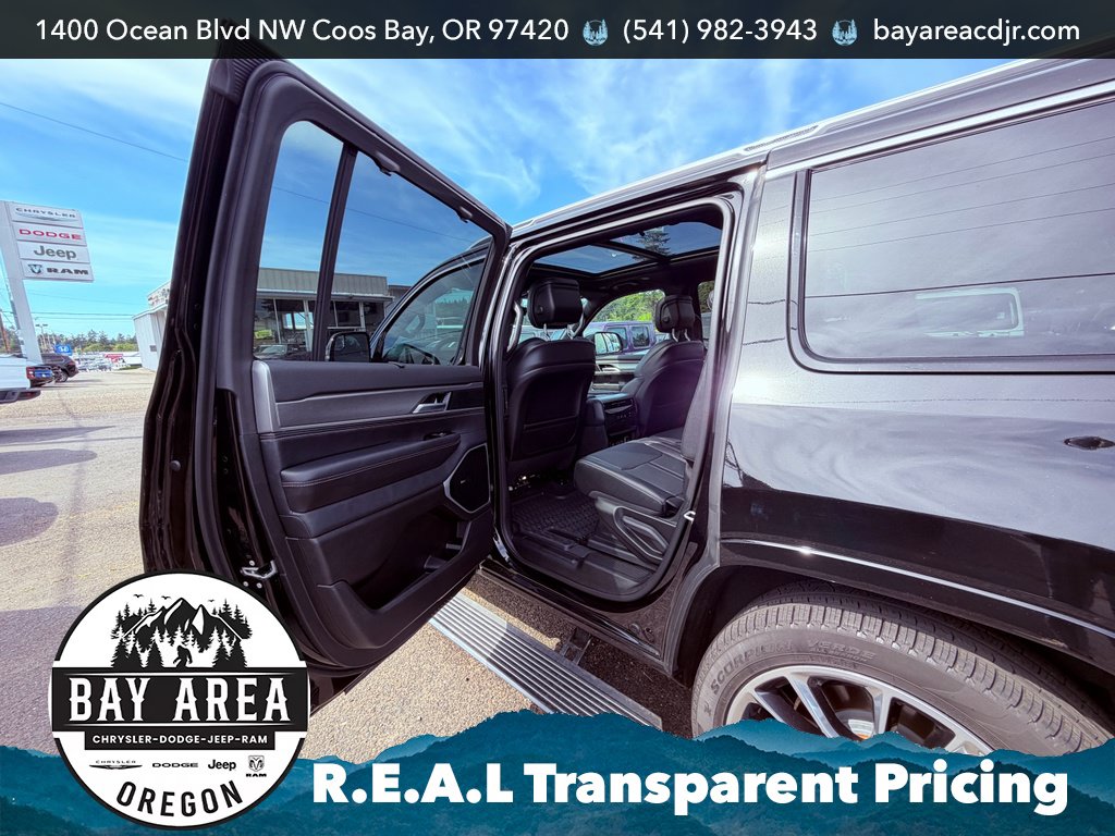 Used 2025 Jeep Wagoneer Series III w/ Premium Group I AWD/4WD image 15