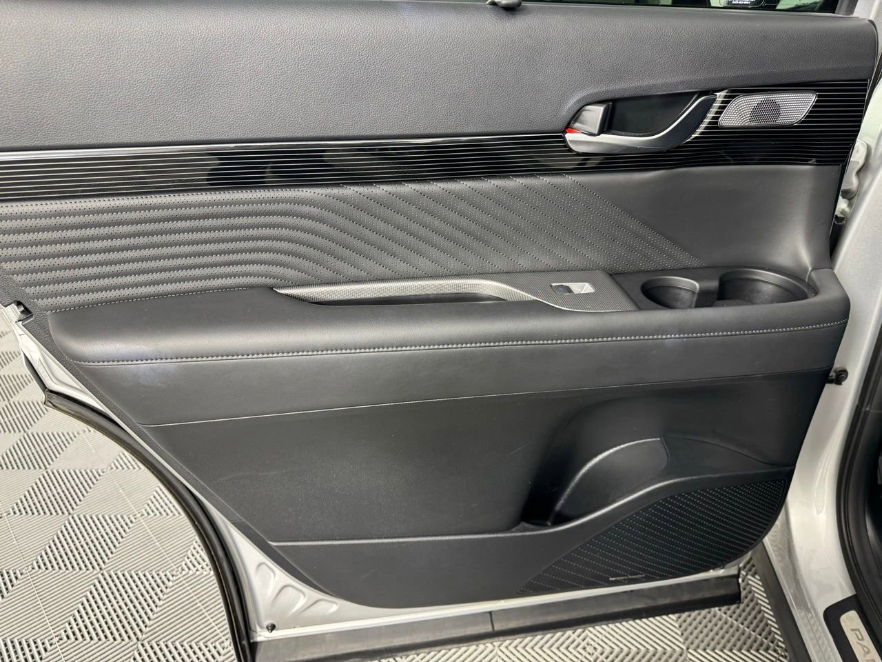 Used 2023 Hyundai Palisade Calligraphy image 25